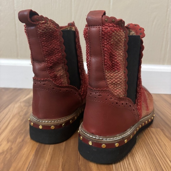 Free People Textile Atlas Chelsea Boot in Burgundy Red Kilim - Picture 5 of 13